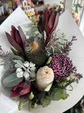 Load image into Gallery viewer, Premium Wildflowers + Seasonal Mix