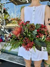 Load image into Gallery viewer, Festive Table Centrepeice
