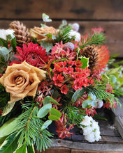 Load image into Gallery viewer, Festive Table Centrepeice
