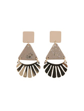 Load image into Gallery viewer, Gold Fans Earrings
