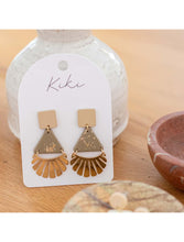 Load image into Gallery viewer, Gold Fans Earrings
