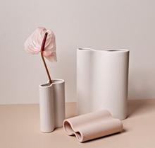 Load image into Gallery viewer, MARMOSET FOUND Ribbed Infinity Vase 23cm
